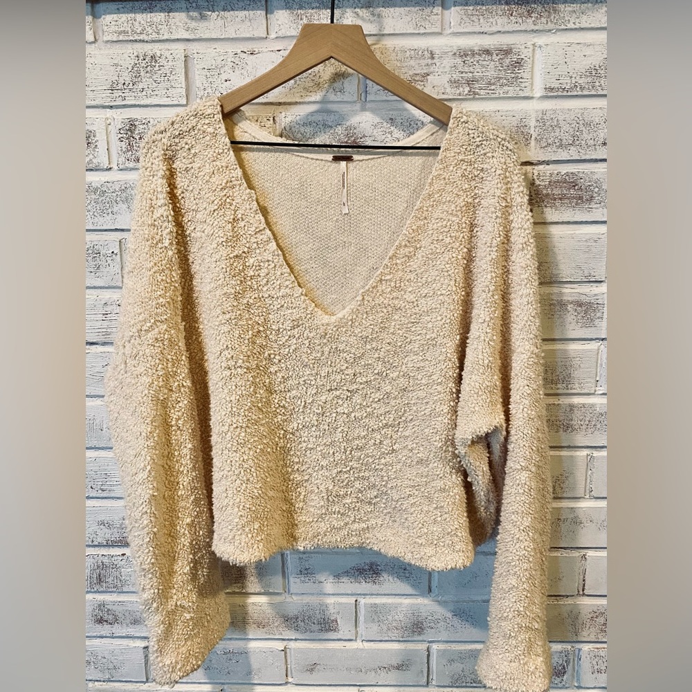 FREE PEOPLE | Ivory V-Neck Tunic. Size L. In great  condition. Loop shag style.